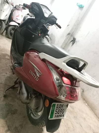 United 100cc scooty 4 stroke fully automatic 7