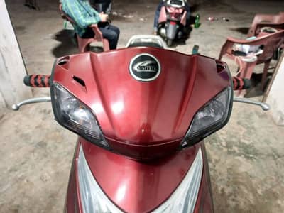 United 100cc scooty 4 stroke fully automatic 1