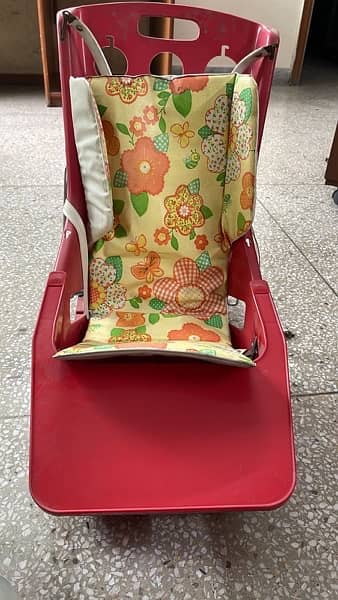 its a baby seat in a very good condition 1