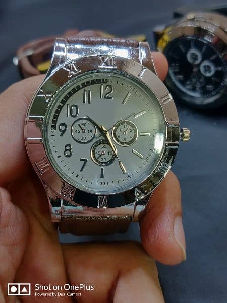 Beautiful luxurious quartz watch rechargeable 12