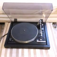 Dual Turntable .