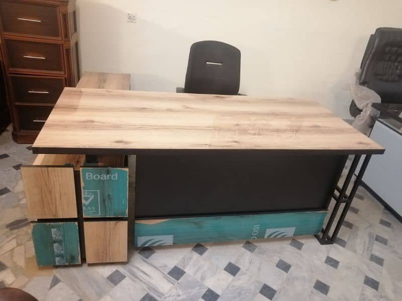 Office table executive with side rack 10