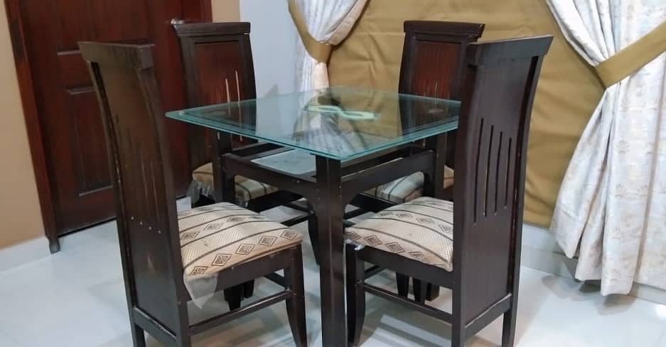 Dinning Table with 4 chairs 0