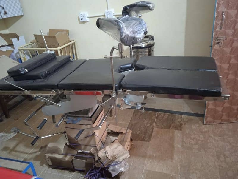 OT TABLE SS BODY SPLIT LEG MODEL 1005 - ALSEHAT 2