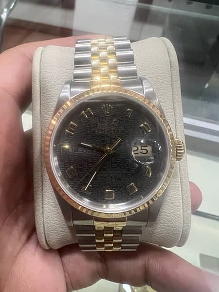 We BUYING NEW  USED Original Watches Rolex Omega Cartier Chopard RM PP 1
