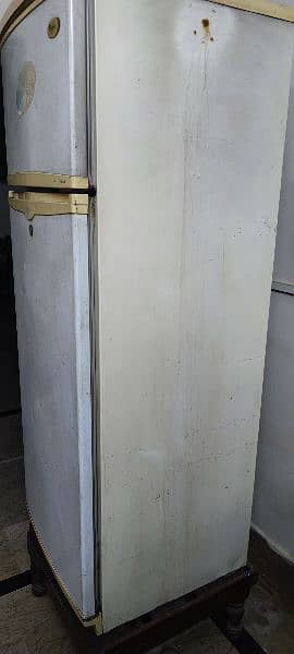 WHIRLPOOL AMERICAN BRAND FRIDGE 3