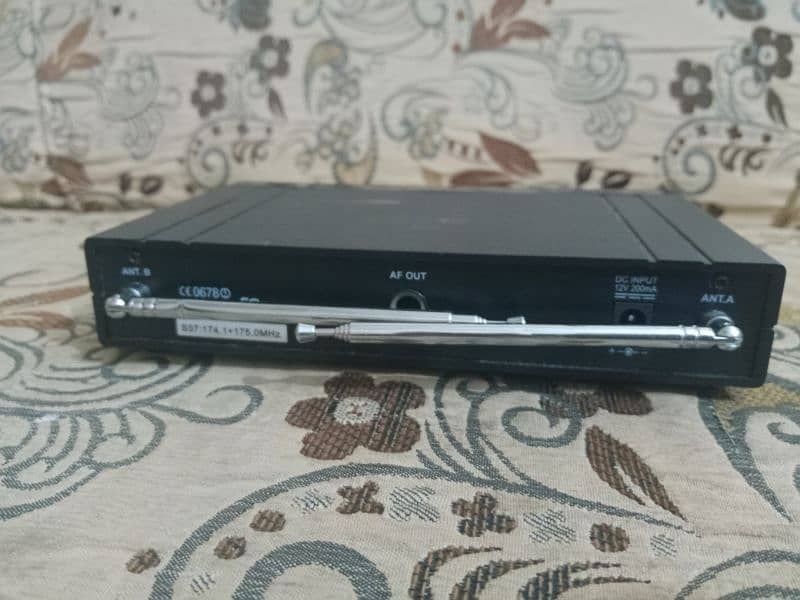 DELIVERY POSSIBLE۔ GIMINI VHF DUAL MIC RECEIVER
 DUAL ANTENNA 7