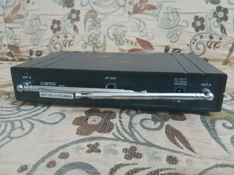 DELIVERY POSSIBLE۔ GIMINI VHF DUAL MIC RECEIVER
 DUAL ANTENNA 8