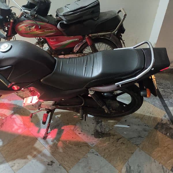 Yamaha ubr red colour 2017 A model 4