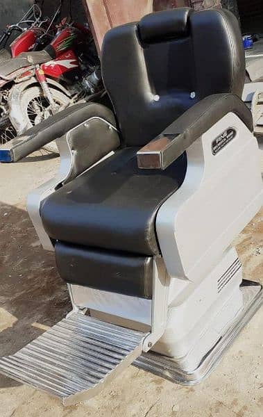 Beauty Parlour and Salon Chairs 8