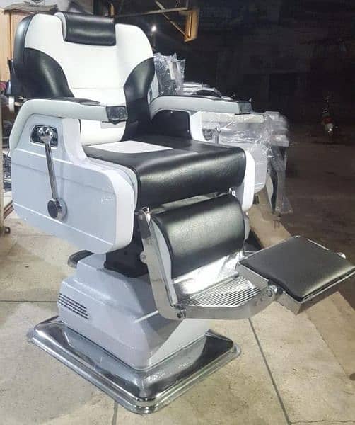 Beauty Parlour and Salon Chairs 9
