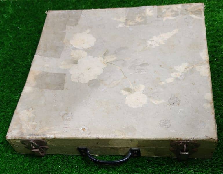 Antique Chess Set marble very old with original suite case box 3