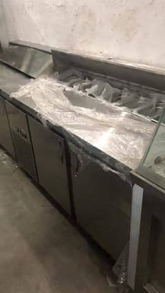 Pizza prep Table With Chiller 0