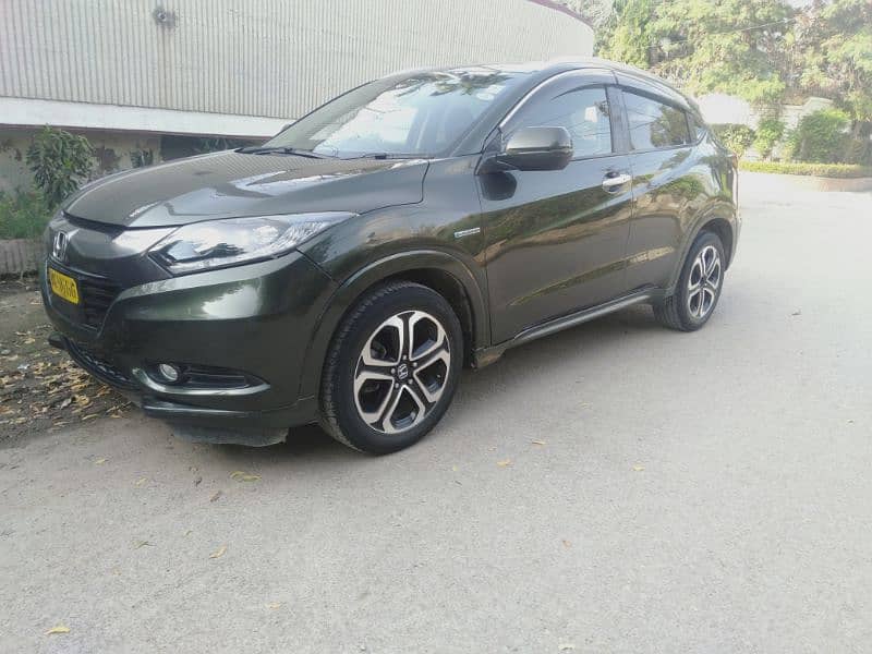 Honda. Vezel 2015 model 15 regstrd Army green 1