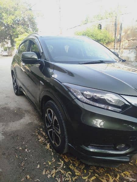 Honda. Vezel 2015 model 15 regstrd Army green 2