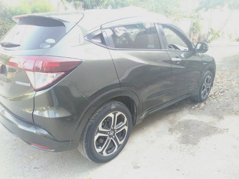 Honda. Vezel 2015 model 15 regstrd Army green 5