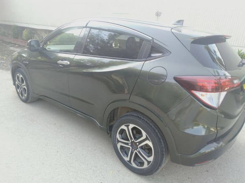 Honda. Vezel 2015 model 15 regstrd Army green 6