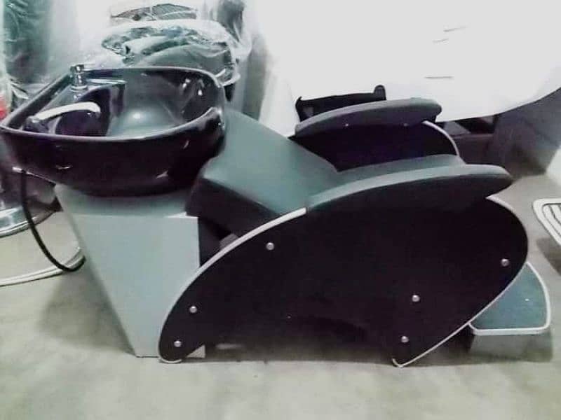 Beauty Parlour and Salon Chairs 4