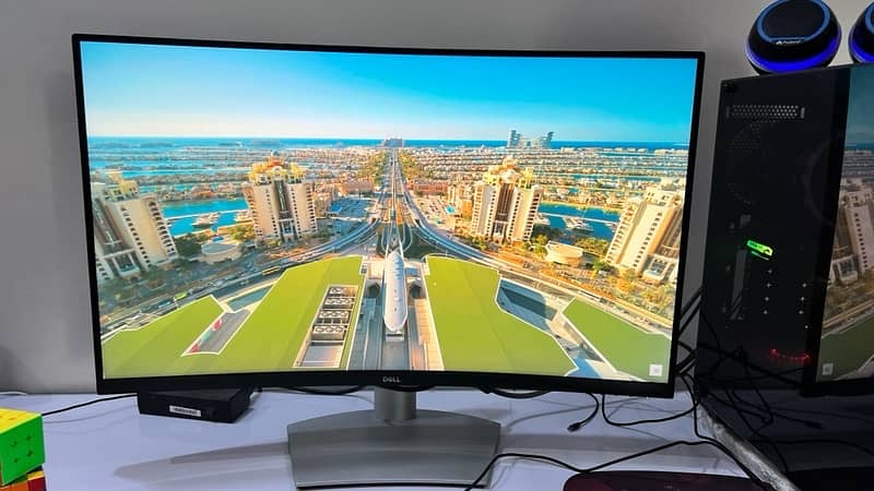 Dell 32 Curved 4K UHD Monitor S3221QS 1