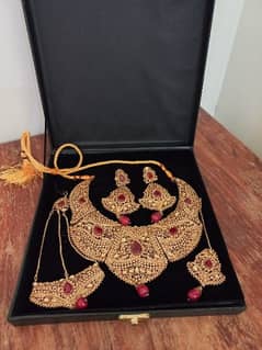 Artificial jewellery set for sale 0