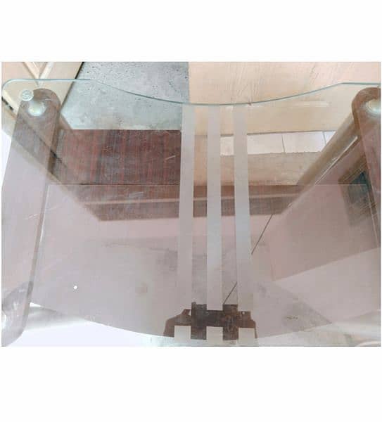 this is aa offic table with glass  I use the table 8 months 3