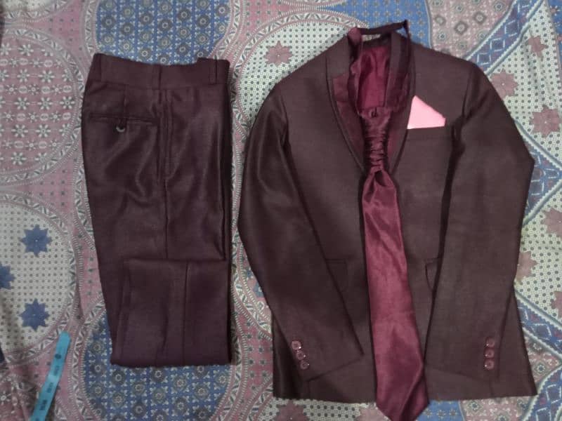 New 2 piece suit for boys new only 1time used in cheap price 4