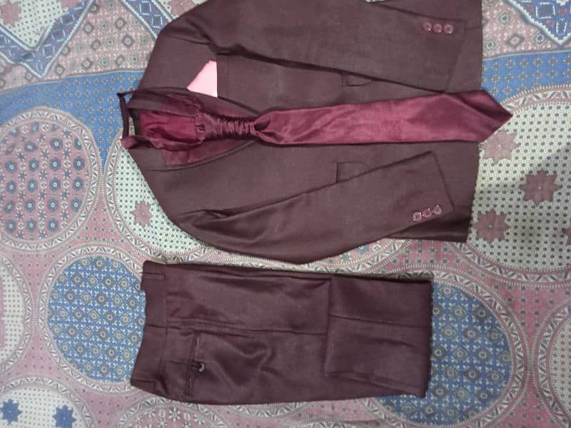New 2 piece suit for boys new only 1time used in cheap price 5