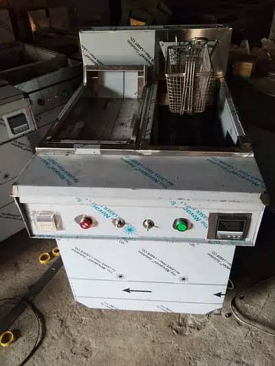 Fryer, Hot plate shawarma counter, Pizza oven Working table. 2
