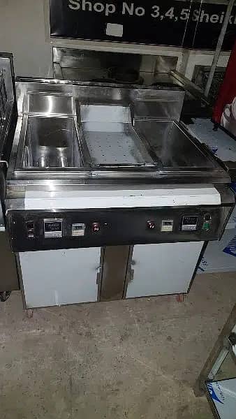 Fryer, Hot plate shawarma counter, Pizza oven Working table. 5