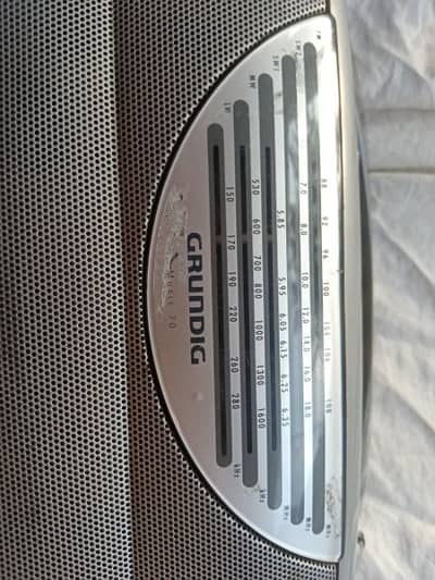 Grundig Radio 5 bands with FM in excellent condition available 5