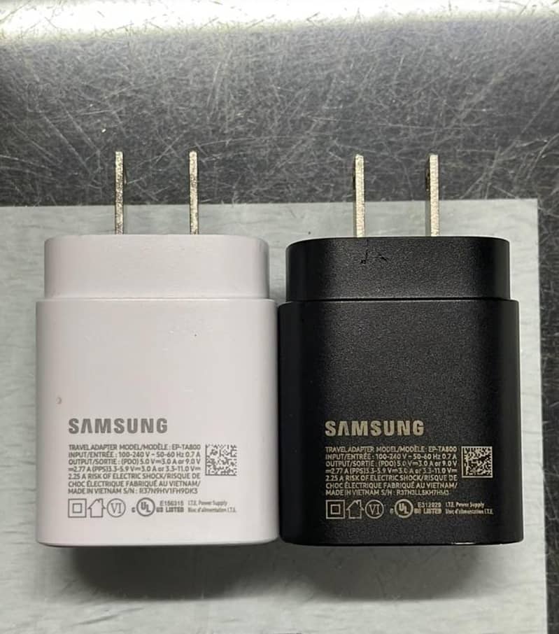 Samsung 25 watt Super Charger with Type C Cable 03008010073 3