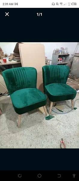 Pair Of Bedroom Chair & Coffee Table Bijan Interiors 4