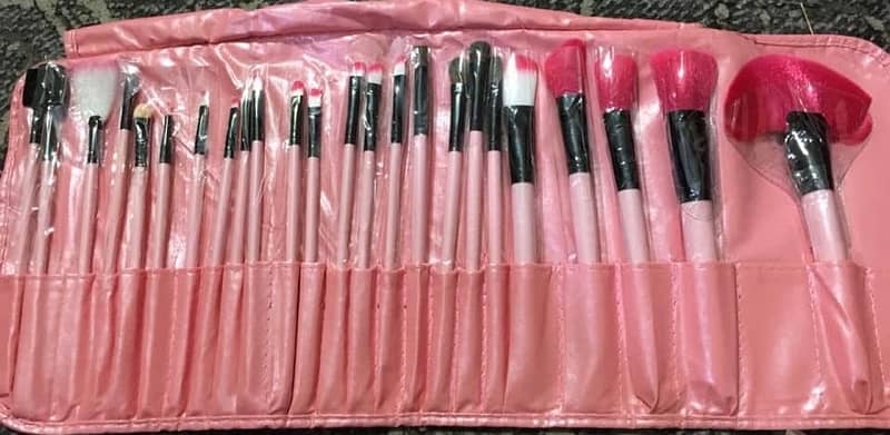 Professional Makeup Brushes With Pouch - Pink (Pack Of 24) 1