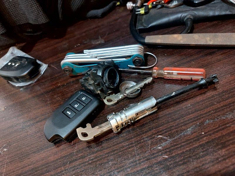 key maker/car remote key maker/Honda/suzuki/nissan/Mercedes/audi 2