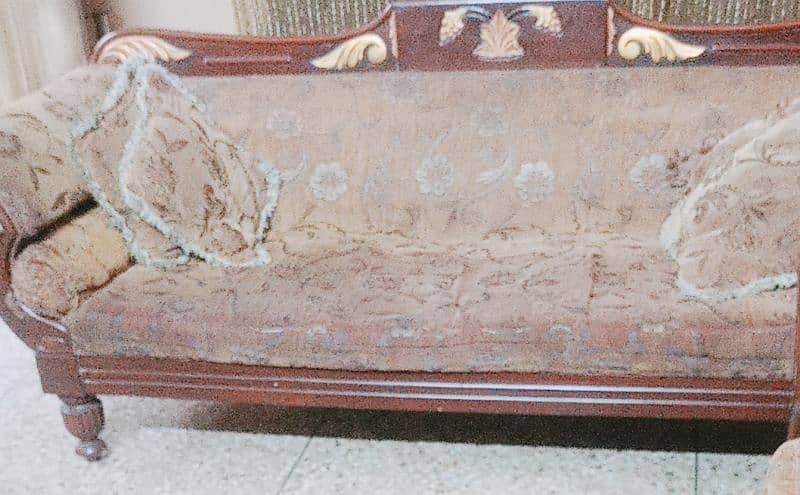 I want to sell my sofas 6 seater set 0