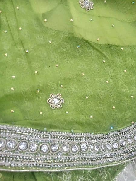 bridal maxi full havy embroidry clutch n jewellry also few hours used 0