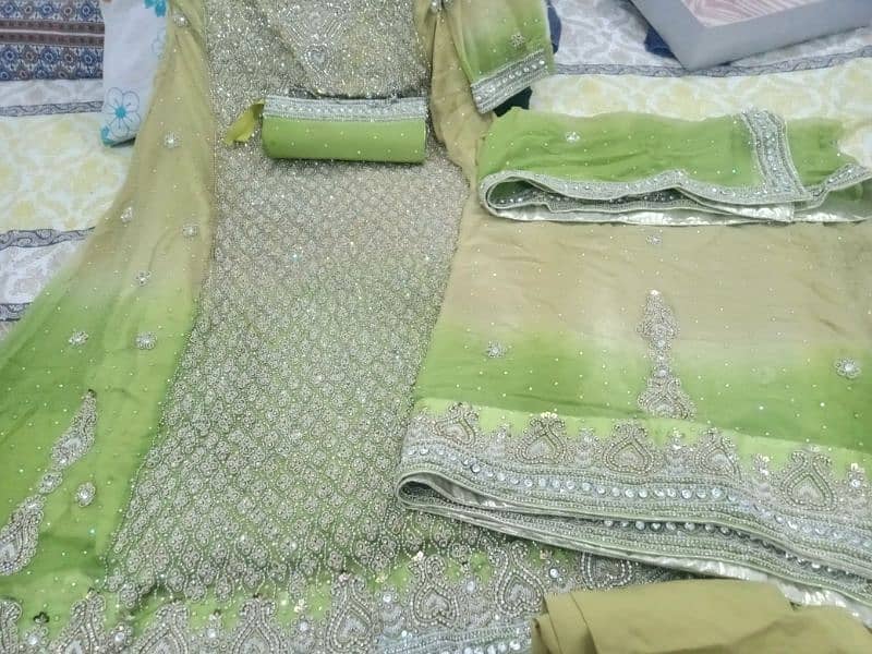 bridal maxi full havy embroidry clutch n jewellry also few hours used 1