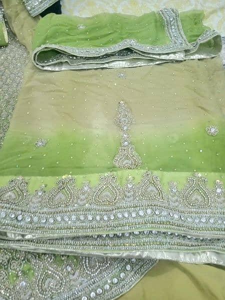 bridal maxi full havy embroidry clutch n jewellry also few hours used 3