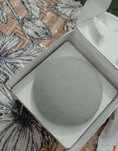 GOoGLe NEsT MiNi. . 2ND GEnEraTiON SMarT SPEakEr WiTH GOoGLe ASsiSTaNT ...