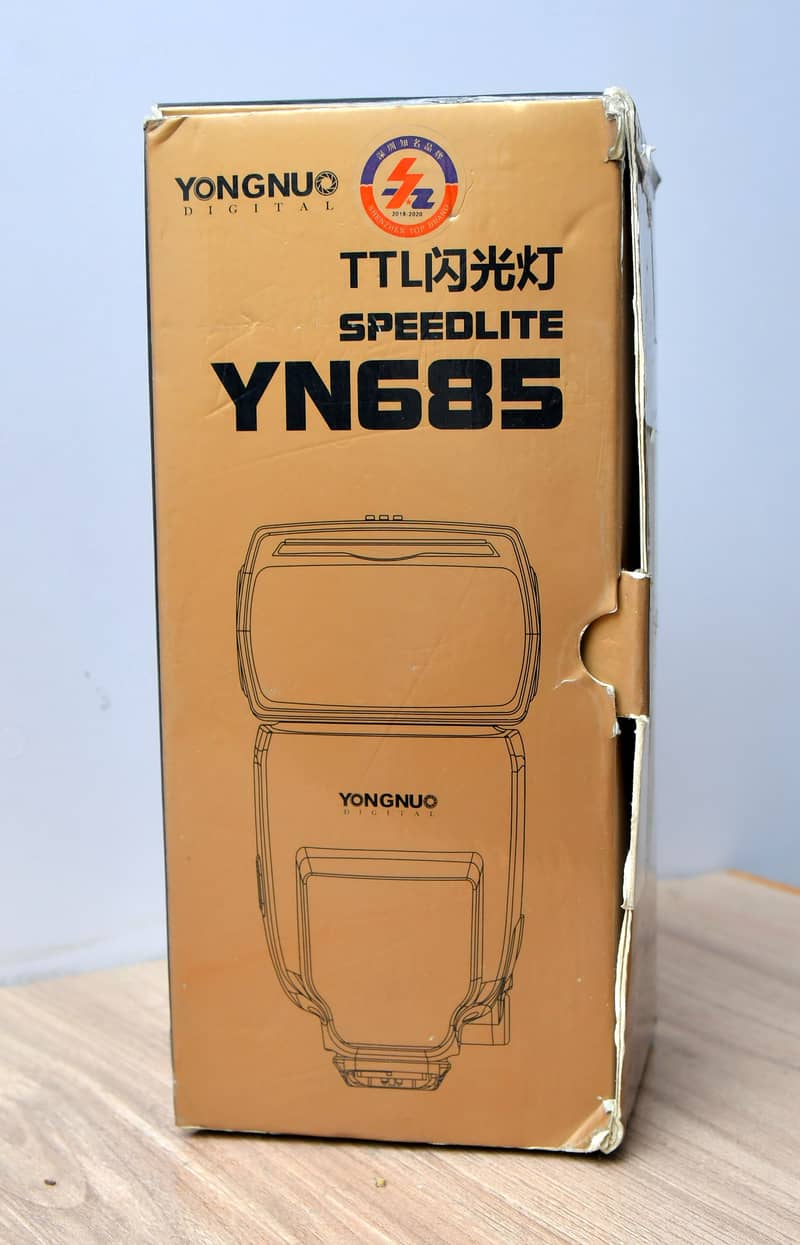 Yongnuo YN685 Wireless TTL Speedlite for Nikon Cameras 1