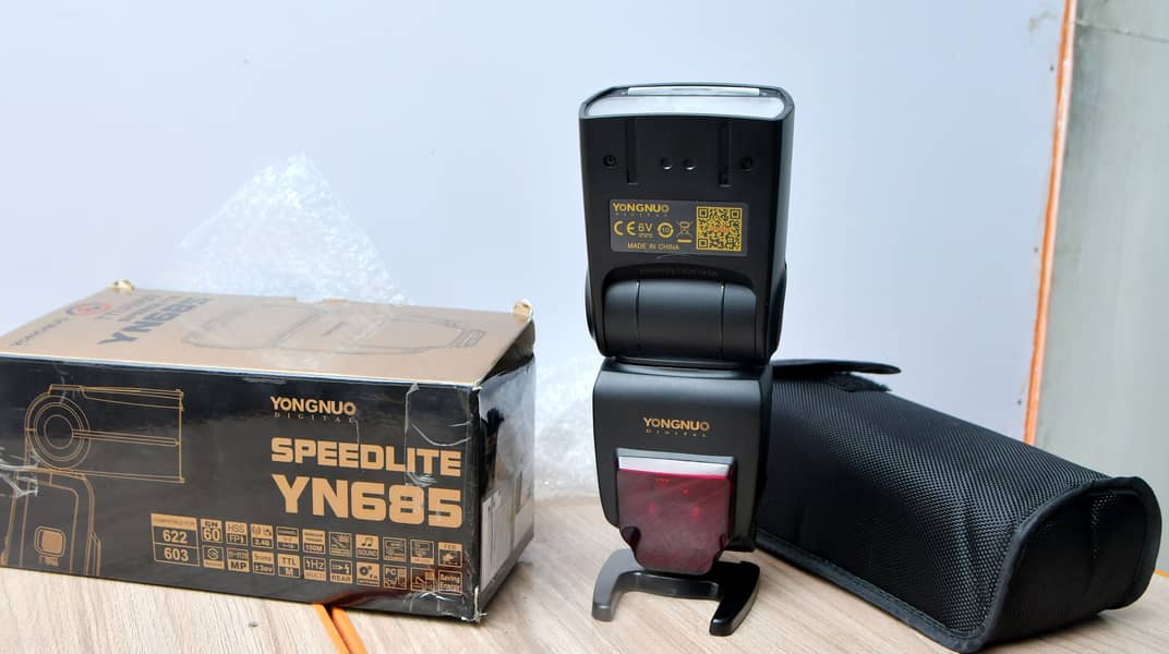 Yongnuo YN685 Wireless TTL Speedlite for Nikon Cameras 3