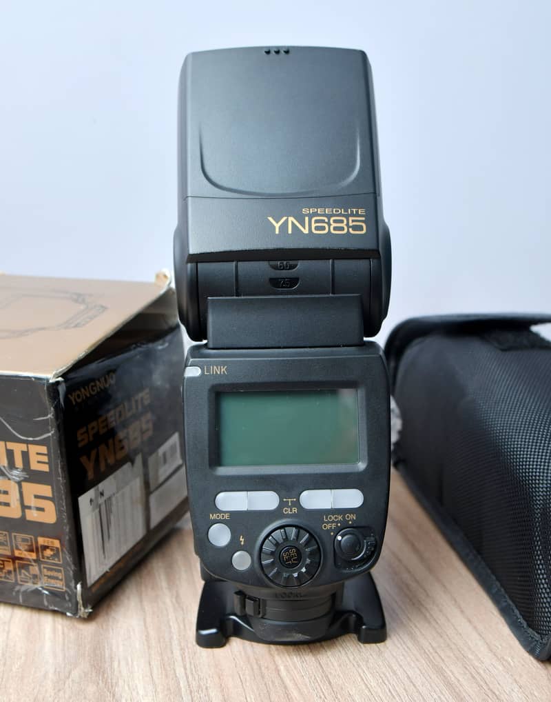 Yongnuo YN685 Wireless TTL Speedlite for Nikon Cameras 6