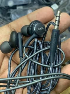 akg earphones olx