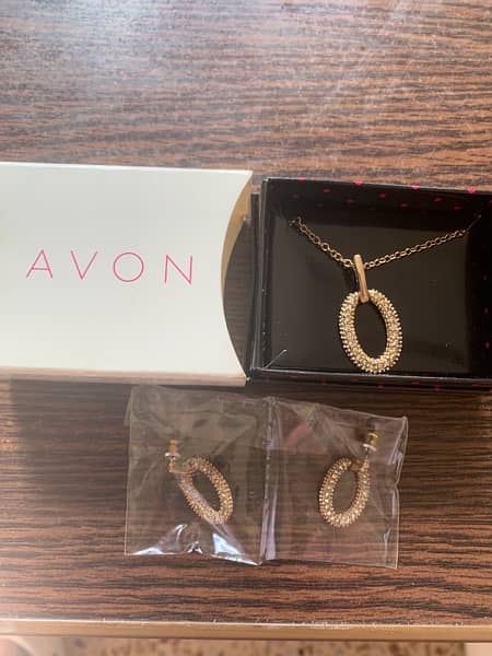 AVON, Neckles and earrings  set sealed pack 3