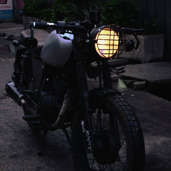 Cafe Racer Brat Suzuki GS 150 Modified 0