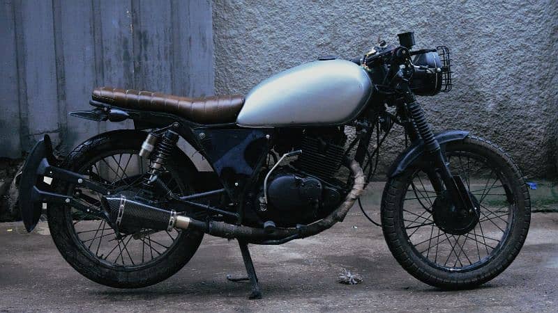 Cafe Racer Brat Suzuki GS 150 Modified 1