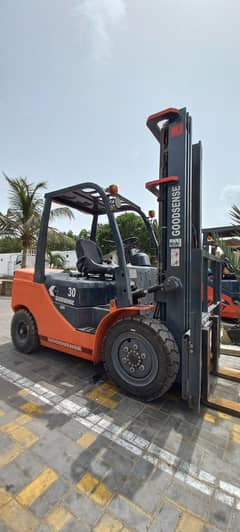 3 Ton Deisel forklift with 20ft mast height for sale in Karachi 0
