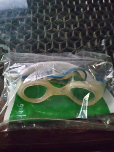 Speedo Flexifit Swimming Goggles Flippers and Cap 4