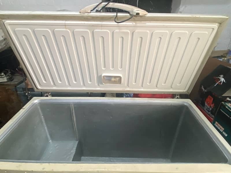 full size singal door freezer 1