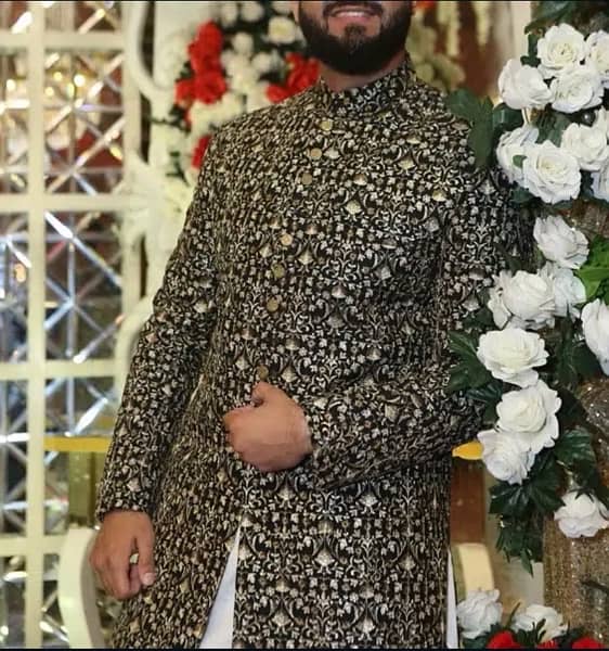 Beautiful sherwani in lush condition (Amir Adnan) Only sherwani 1